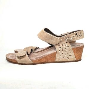 29) MEPHISTO Wedge Sandals Die-Cut Velcro Straps Sz. 8/41
